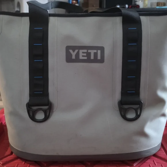 Yeti Grey Hopper 30 with Black Straps and Blue Accents - Picture 1 of 6